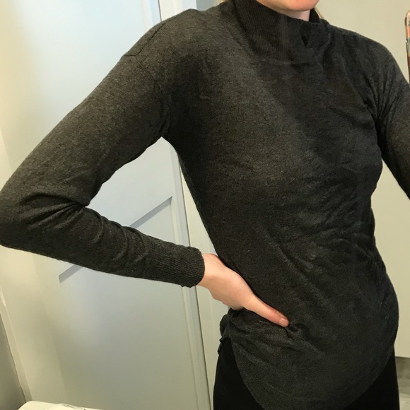 Gray partial turtle neck sweater - Picture 5 of 6